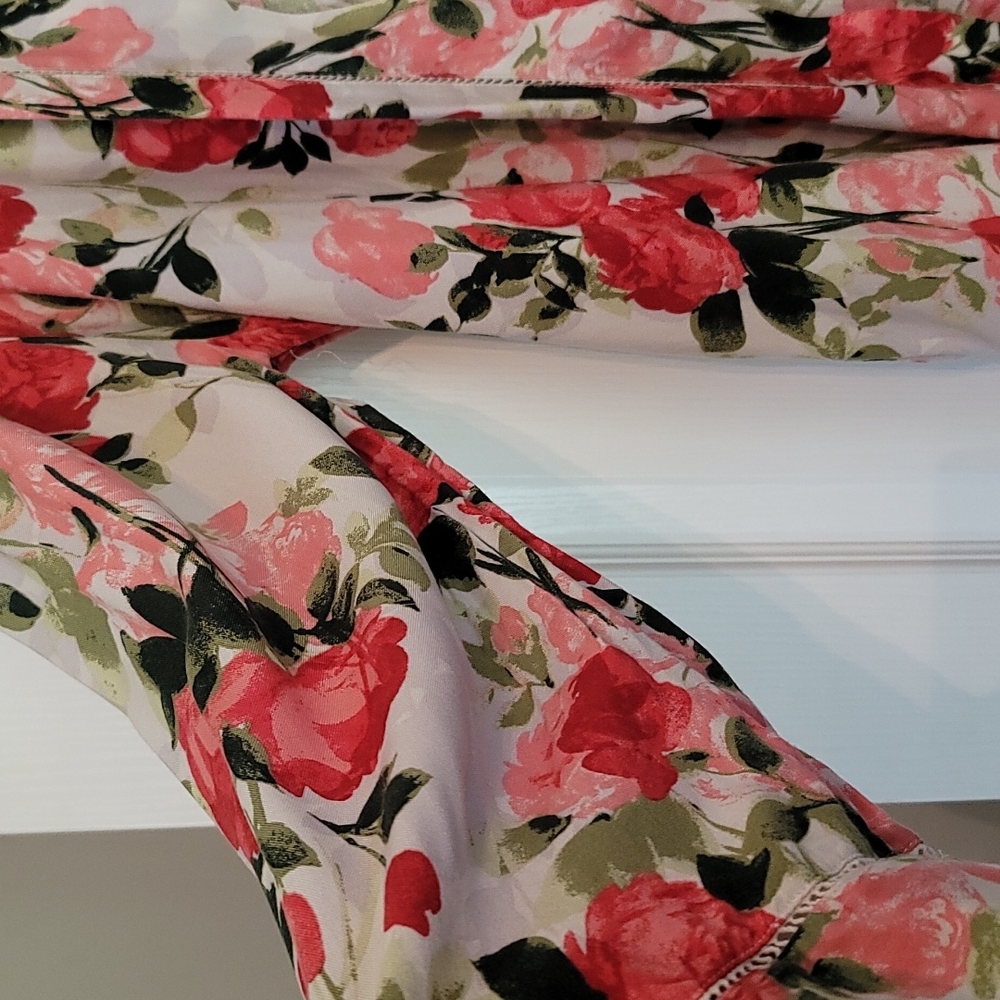 Gorgeous TAHARI light robe kimono large